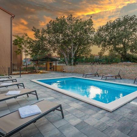 Apartments Cesare With Shared Pool Ližnjan Екстериор снимка