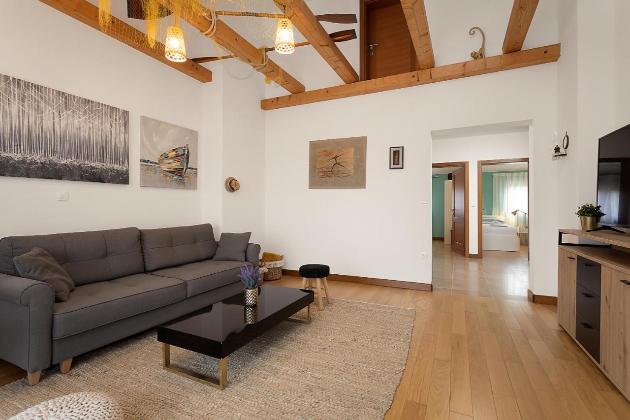 Apartments Cesare With Shared Pool Ližnjan Екстериор снимка
