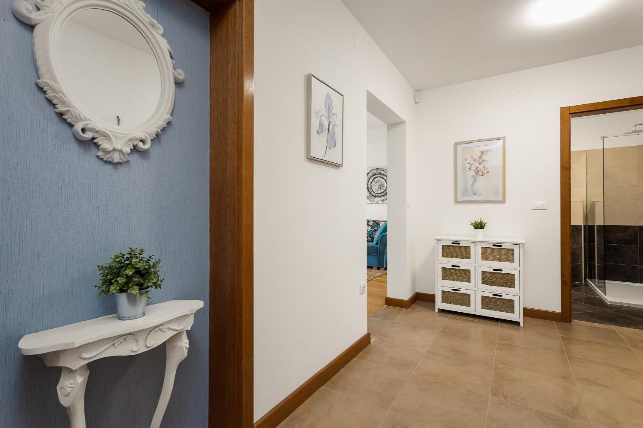 Apartments Cesare With Shared Pool Ližnjan Екстериор снимка