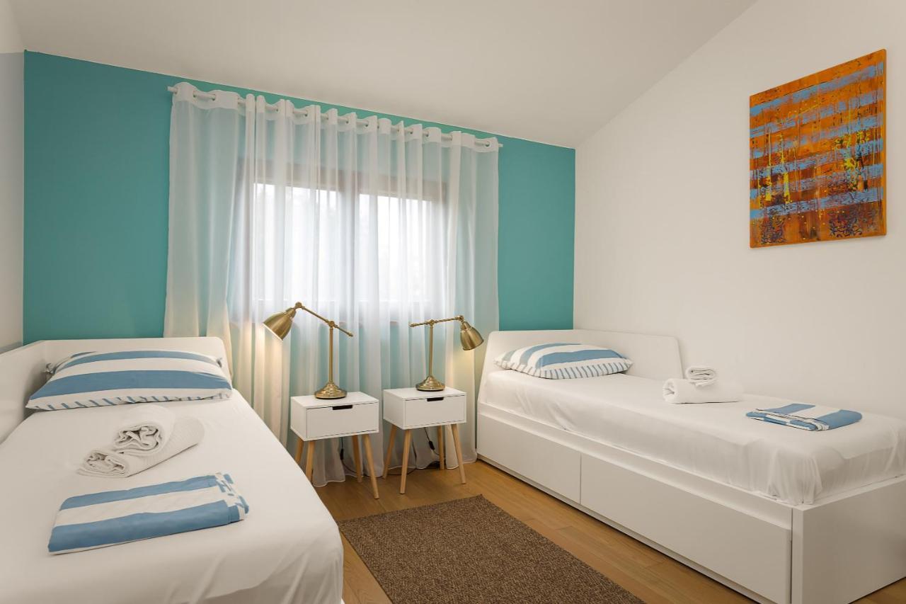 Apartments Cesare With Shared Pool Ližnjan Екстериор снимка