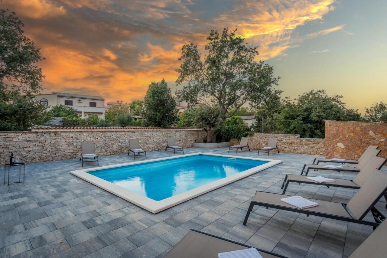Apartments Cesare With Shared Pool Ližnjan Екстериор снимка