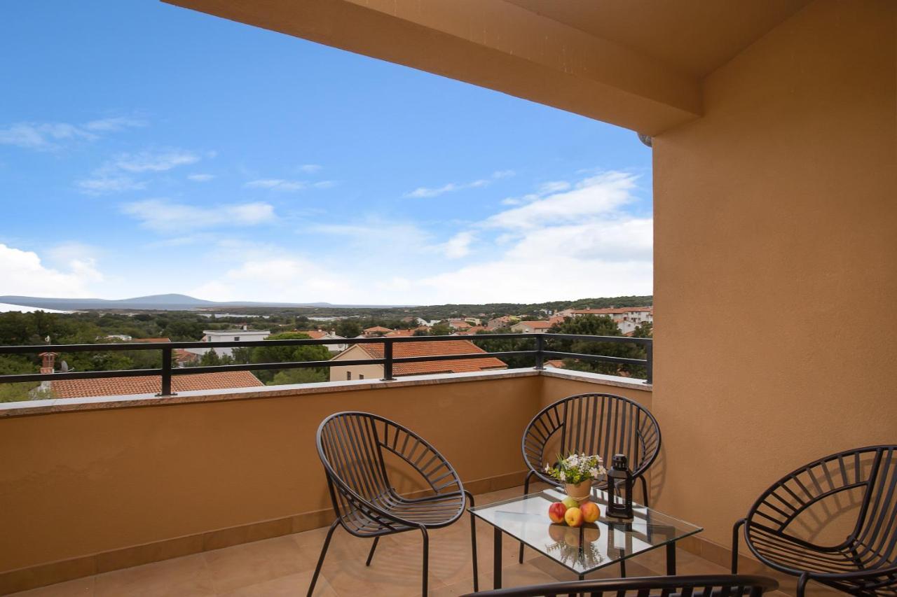 Apartments Cesare With Shared Pool Ližnjan Екстериор снимка