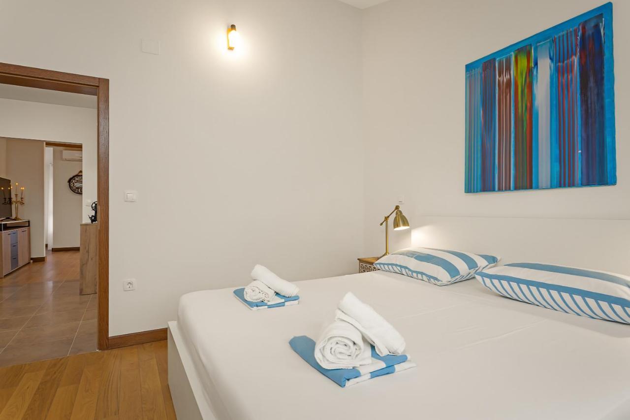 Apartments Cesare With Shared Pool Ližnjan Екстериор снимка