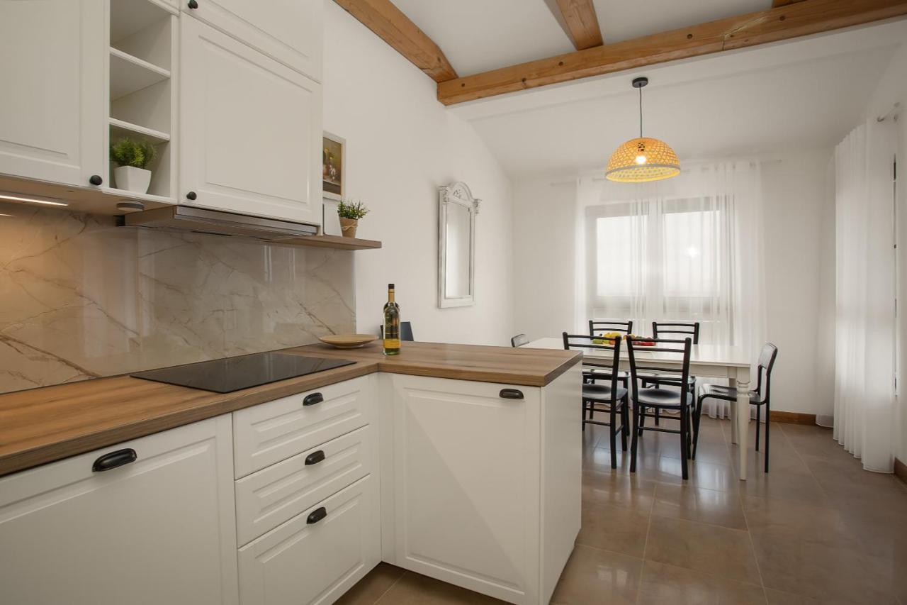 Apartments Cesare With Shared Pool Ližnjan Екстериор снимка