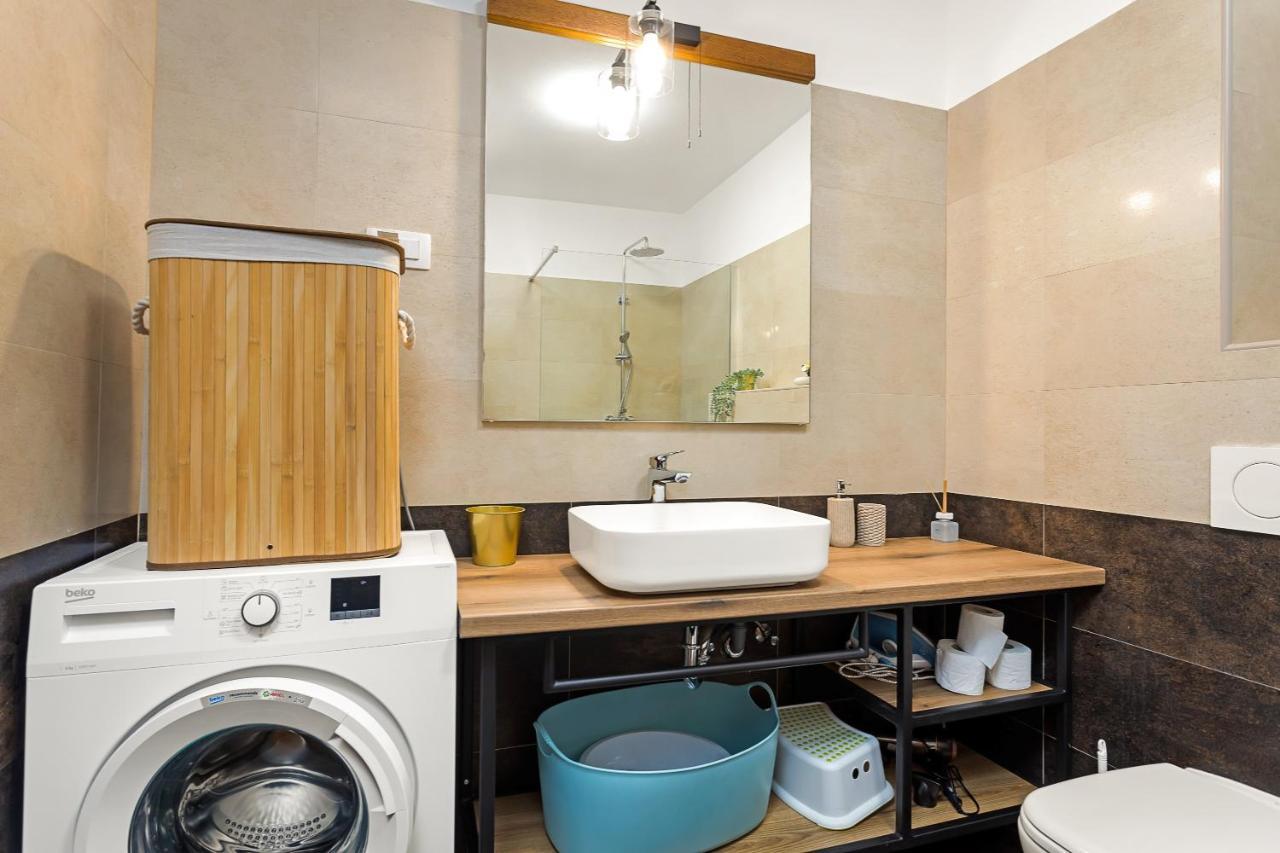 Apartments Cesare With Shared Pool Ližnjan Екстериор снимка