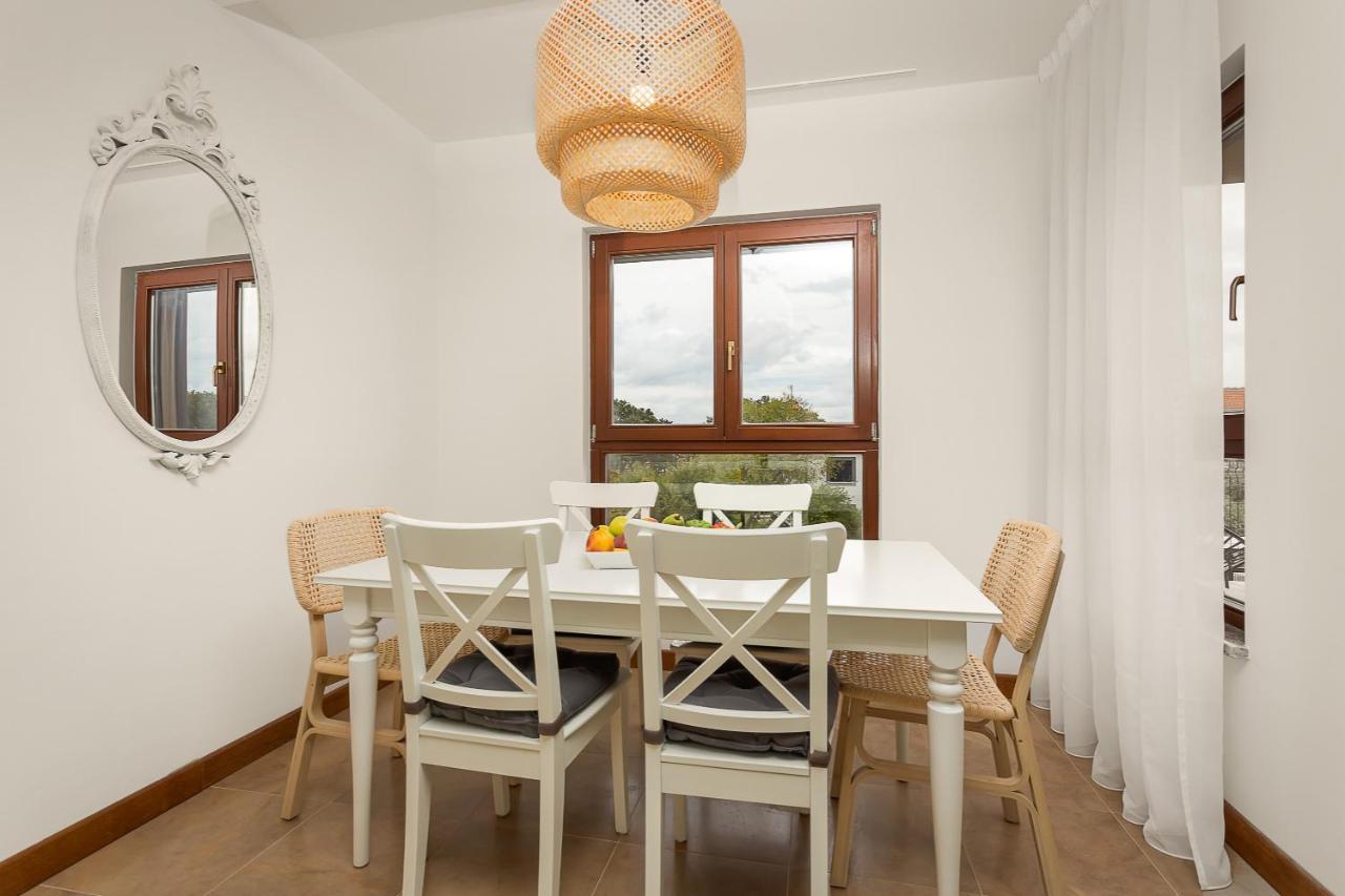Apartments Cesare With Shared Pool Ližnjan Екстериор снимка