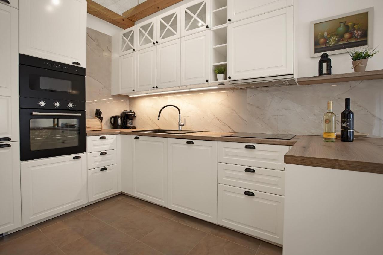 Apartments Cesare With Shared Pool Ližnjan Екстериор снимка